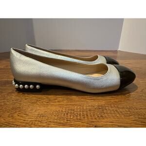Adrienne Vittadini Corsage Faux Patent Pearl Flats – Silver/Black – Size 9.5